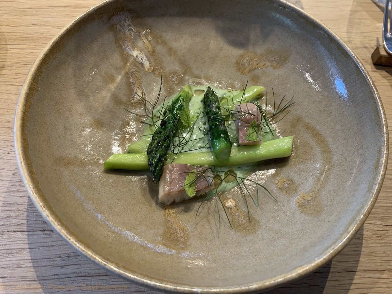 Restaurant Le Gastronome - Asperges vertes de Provence, anguille fumée, oseille