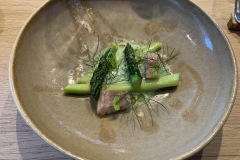 Restaurant Le Gastronome - Asperges vertes de Provence, anguille fumée, oseille Restaurant Le Gastronome - Asperges vertes de Provence, anguille fumée, oseille