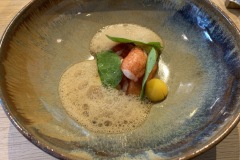 Restaurant Le Gastronome - Homard, épinard, pâte de jaunes d’œufs, émulsion de crabe Restaurant Le Gastronome - Homard, épinard, pâte de jaunes d’œufs, émulsion de crabe