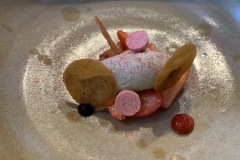Restaurant Le Gastronome - Fraise à l’hibiscus, pistache, crème chiboust Restaurant Le Gastronome - Fraise à l’hibiscus, pistache, crème chiboust