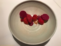 Restaurant Le Cor de Chasse - Fruits rouges, betterave, agastache