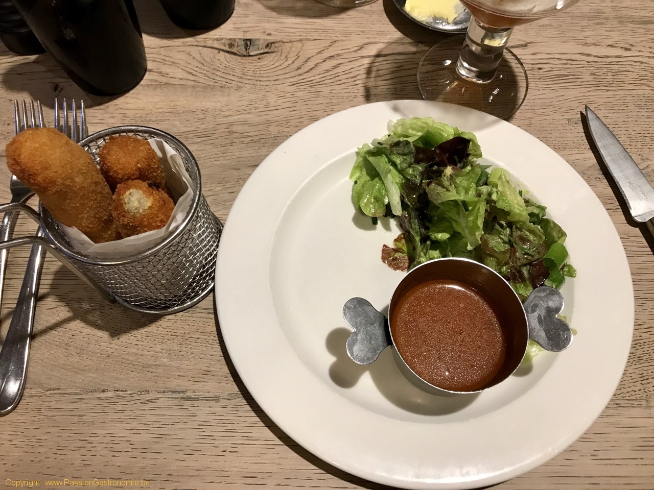Restaurant Le Faitout - Les croquettes aux ris de veau et volaille (3 pces) sauce tomate bien relevée