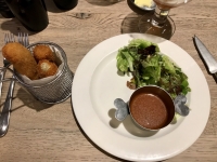Restaurant Le Faitout - Les croquettes aux ris de veau et volaille (3 pces) sauce tomate bien relevée Restaurant Le Faitout - Les croquettes aux ris de veau et volaille (3 pces) sauce tomate bien relevée