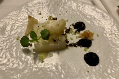 Restaurant L'Essentiel - Chou-fleur et râpée de truffe Restaurant L'Essentiel - Chou-fleur et râpée de truffe