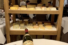 Restaurant L'Essentiel - Le chariot de fromages Restaurant L'Essentiel - Le chariot de fromages