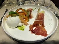 Restaurant Matthias and Sea - San Daniele et burrata de buffalo Restaurant Matthias and Sea - San Daniele et burrata de buffalo