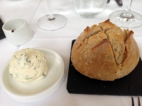 Restaurant Maxime Colin à Kraainem - Pain au froment et beurre à la laitue de mer Restaurant Maxime Colin à Kraainem - Pain au froment et beurre à la laitue de mer