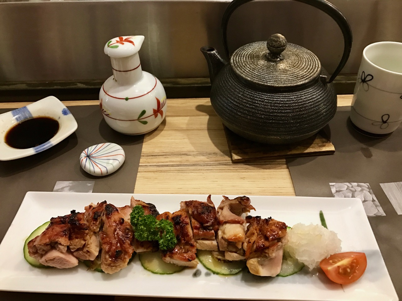 Restaurant Japonais Nonbe Daigaku - Cuisse de poulet "Patte noire" grillé à la sauce teriyaki