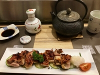 Restaurant Japonais Nonbe Daigaku - Cuisse de poulet "Patte noire" grillé à la sauce teriyaki Restaurant Japonais Nonbe Daigaku - Cuisse de poulet "Patte noire" grillé à la sauce teriyaki