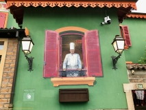 Restaurant Paul Bocuse - Monsieur Paul à la fenêtre