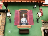 Restaurant Paul Bocuse - Monsieur Paul à la fenêtre Restaurant Paul Bocuse - Monsieur Paul à la fenêtre