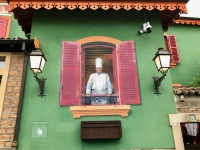 Restaurant Paul Bocuse - Monsieur Paul à la fenêtre