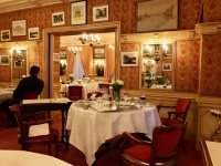 Restaurant Paul Bocuse - Une des salles de l'étage Restaurant Paul Bocuse - Une des salles de l'étage
