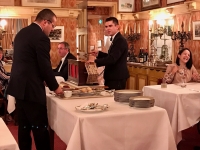 Restaurant Paul Bocuse - Orgue de Barbarie Restaurant Paul Bocuse - Orgue de Barbarie