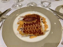 Restaurant Paul Bocuse - Loup en croûte feuilletée