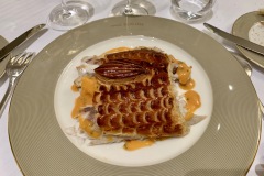 Restaurant Paul Bocuse - Loup en croûte feuilletée