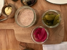 Restaurant Pépite cave à manger - Rillettes, cornichons, oignons