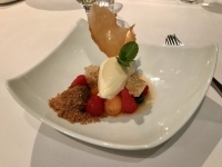 Restaurant Philippe Nuyens - Framboises, melon de Cavaillon, glace au citron Restaurant Philippe Nuyens - Framboises, melon de Cavaillon, glace au citron