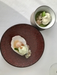 Restaurant Pouic Pouic - Huitre végétale, perle de champagne - Tartare de daurade, gel de concombre, émulsion d'huitres Restaurant Pouic Pouic - Huitre végétale, perle de champagne - Tartare de daurade, gel de concombre, émulsion d'huitres