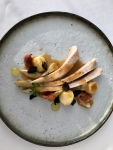 Restaurant Pouic Pouic - Poulet "Arnaud Tauzin" poché, topinambour, gnudi et avruga Restaurant Pouic Pouic - Poulet "Arnaud Tauzin" poché, topinambour, gnudi et avruga
