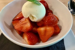 Restaurant Rob - Fraises du pays, glace vanille Restaurant Rob - Fraises du pays, glace vanille