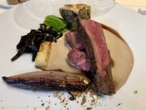 Restaurant Stirwen - Premier service de lièvre : râble sur os, sauce Diane, cuisse confite aux échalotes