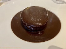 Restaurant Stirwen - Lièvre à la royale farci avec ses abats, truffes d'automne, foie gras et sauce liée au sang (cuit 40h dans une marinade au vin rouge corsé)