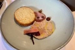 Restaurant Stirwen - Seconde mise en bouche : foie gras et sauce au porto Restaurant Stirwen - Seconde mise en bouche : foie gras et sauce au porto