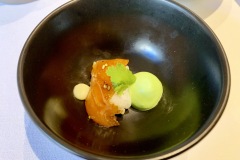 Restaurant Stirwen - Troisième mise en bouche : Sushi de saumon d'écosse Restaurant Stirwen - Troisième mise en bouche : Sushi de saumon d'écosse