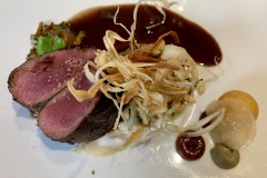 Restaurant Stirwen - Chevreuil de nos forêts. La selle rôtie sur l'os, poivrade au cacao, salsifis Restaurant Stirwen - Chevreuil de nos forêts. La selle rôtie sur l'os, poivrade au cacao, salsifis