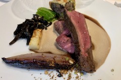 Restaurant Stirwen - Premier service de lièvre : râble sur os, sauce Diane, cuisse confite aux échalotes