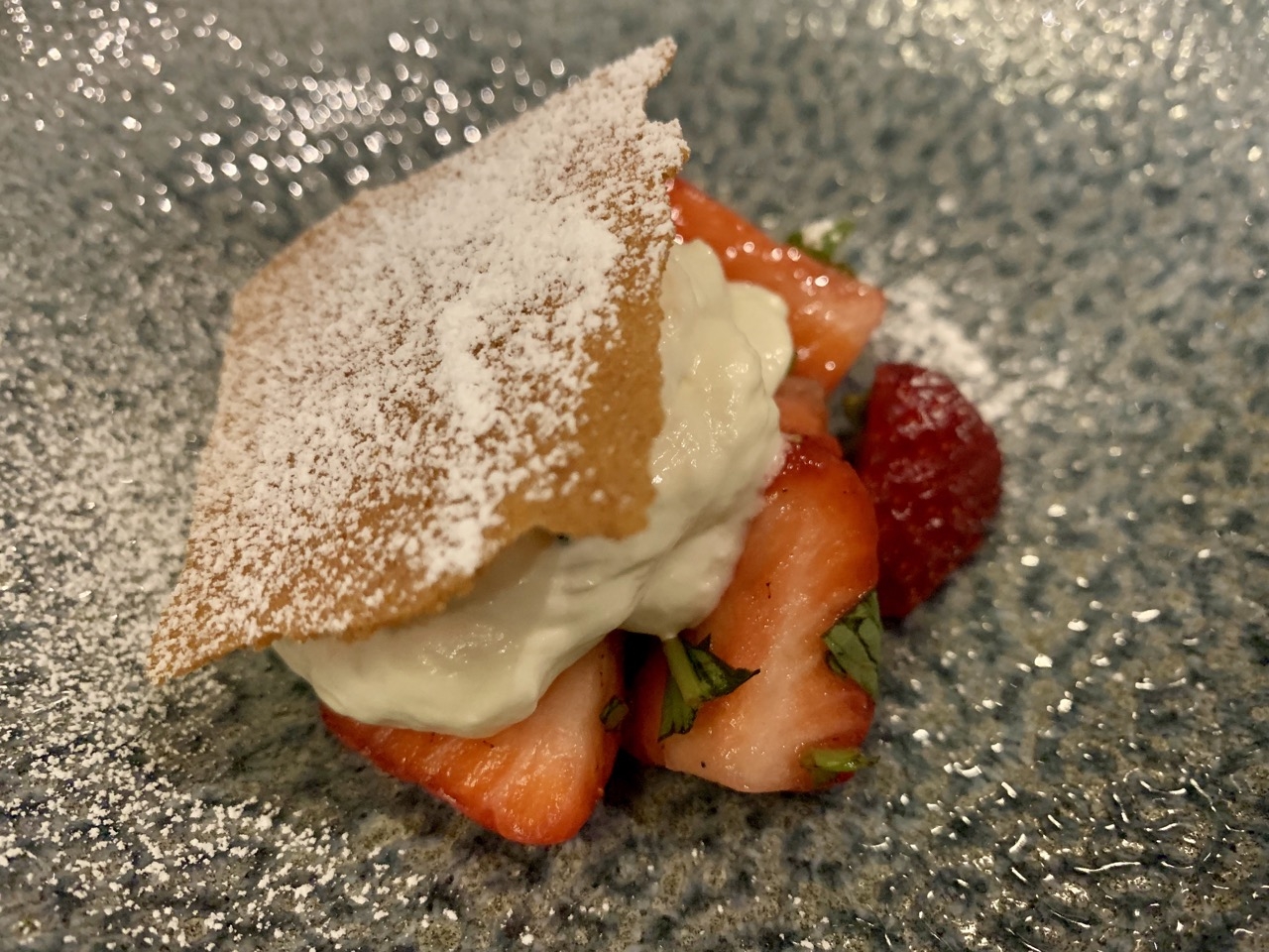Restaurant La Table de la Manufacture Urbaine - Dessert fraise Restaurant La Table de la Manufacture Urbaine - Dessert fraise