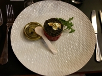 Restaurant La Table Du Boucher - Caviar osciètre 30g sur tartare de boeuf de Salers Restaurant La Table Du Boucher - Caviar osciètre 30g sur tartare de boeuf de Salers