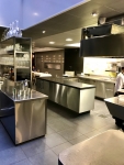 Restaurant Comme Chez Soi - Les tables en cuisine et le "Hall of Fame" Restaurant Comme Chez Soi - Les tables en cuisine et le "Hall of Fame"