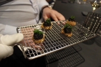 La villa in the sky By Alexandre Dionisio Oeuf de caille, sésame, caviar russe La villa in the sky By Alexandre Dionisio Oeuf de caille, sésame, caviar russe
